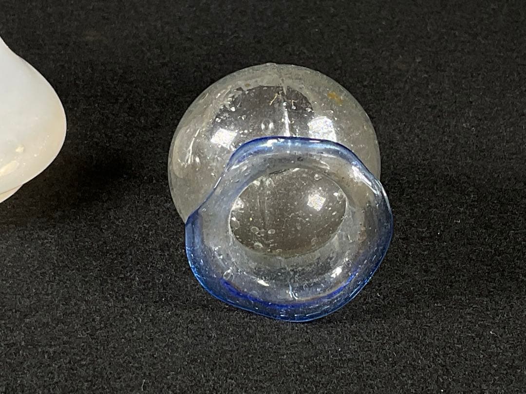 時代 豆ランプ　乳白　青縁フリル　和ガラス　気泡入り　オイルランプ　灯火器