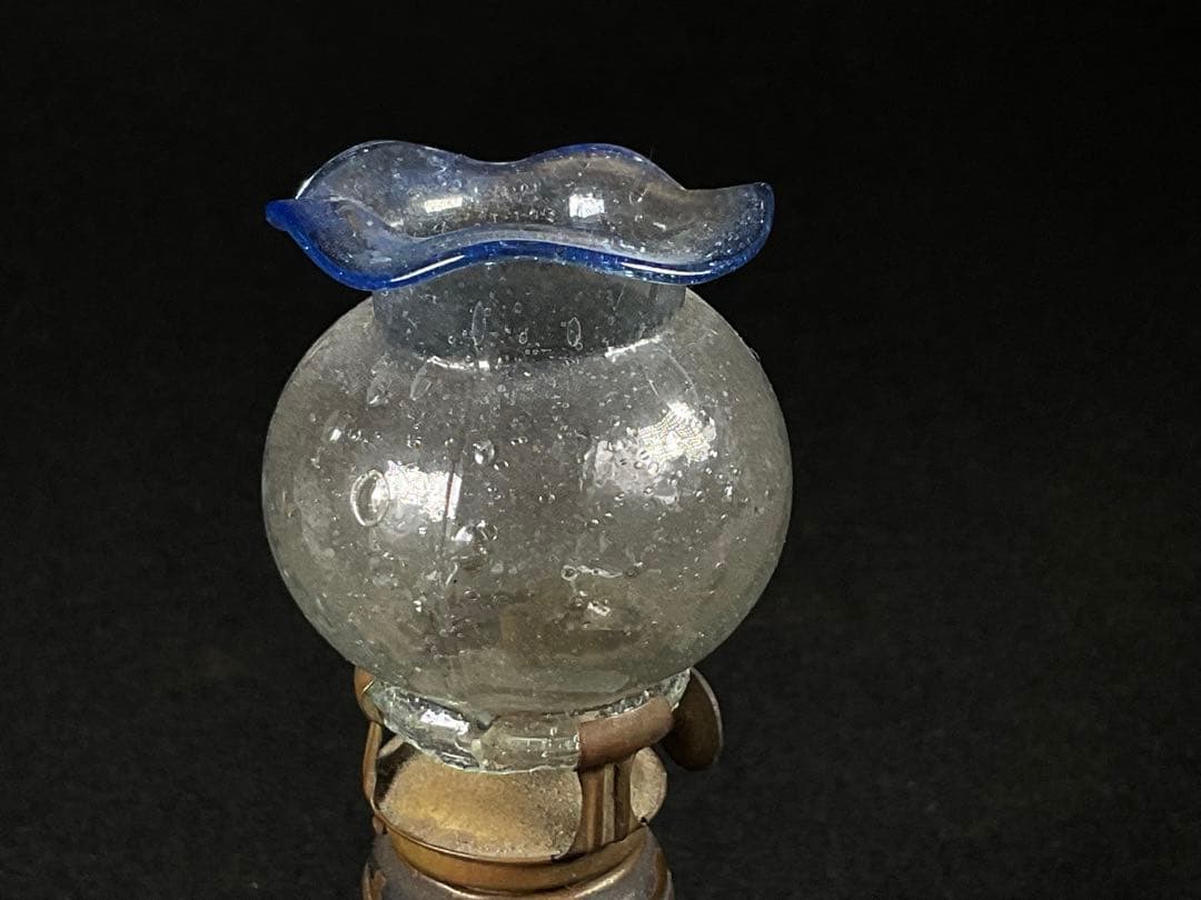 時代 豆ランプ　乳白　青縁フリル　和ガラス　気泡入り　オイルランプ　灯火器