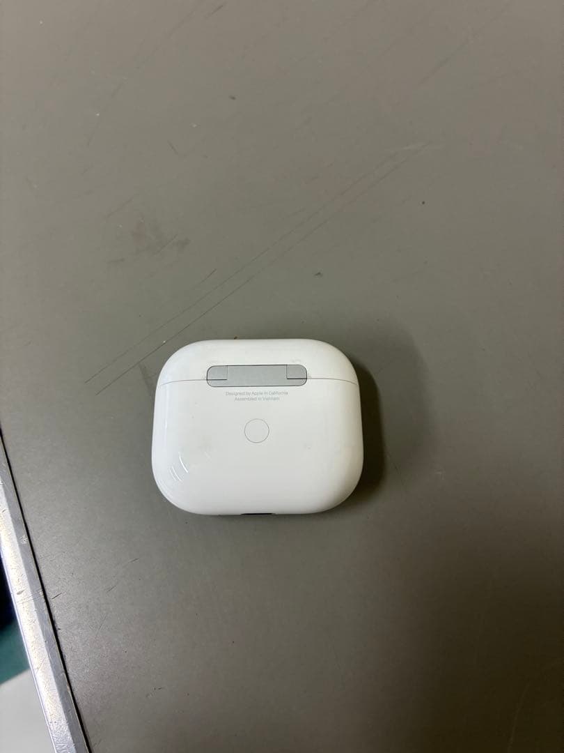 AirPods Pro 本体 ホワイト　右側が聞こえない