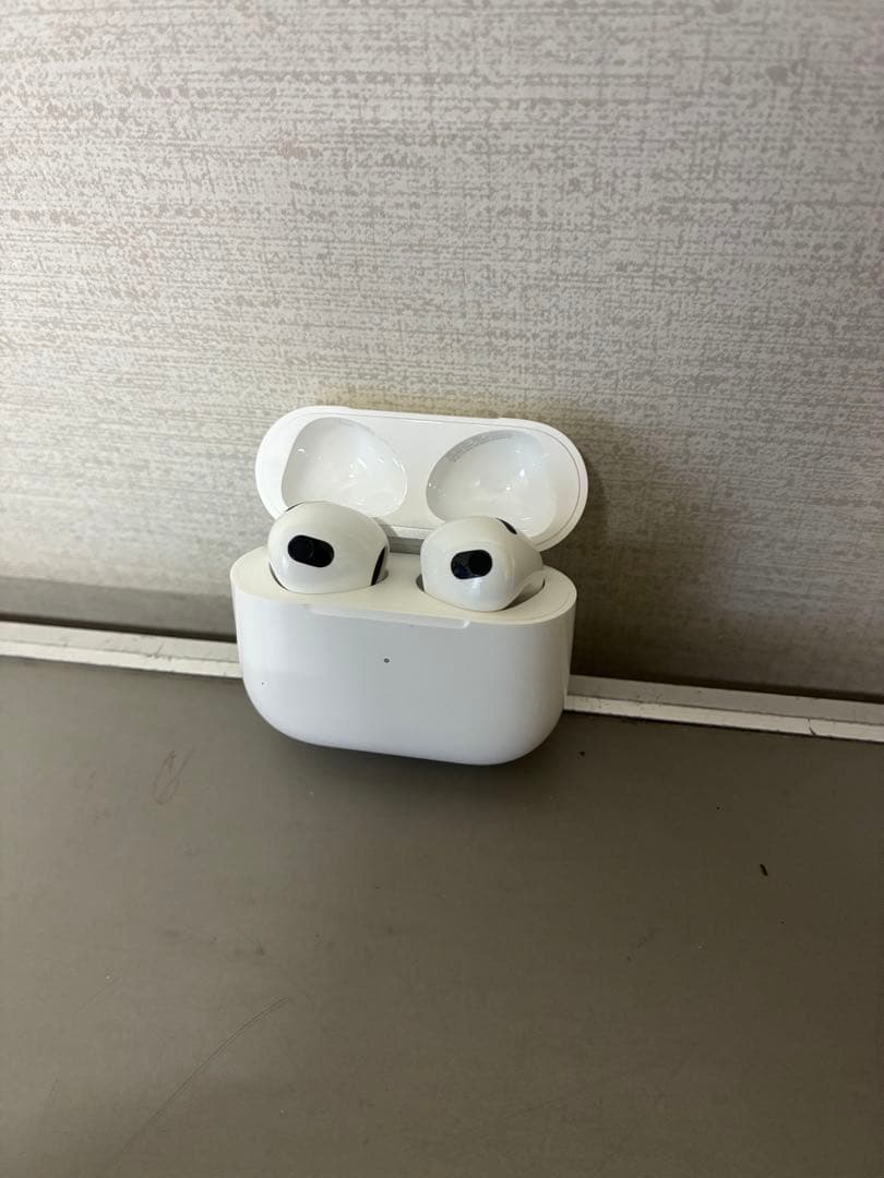AirPods Pro 本体 ホワイト　右側が聞こえない