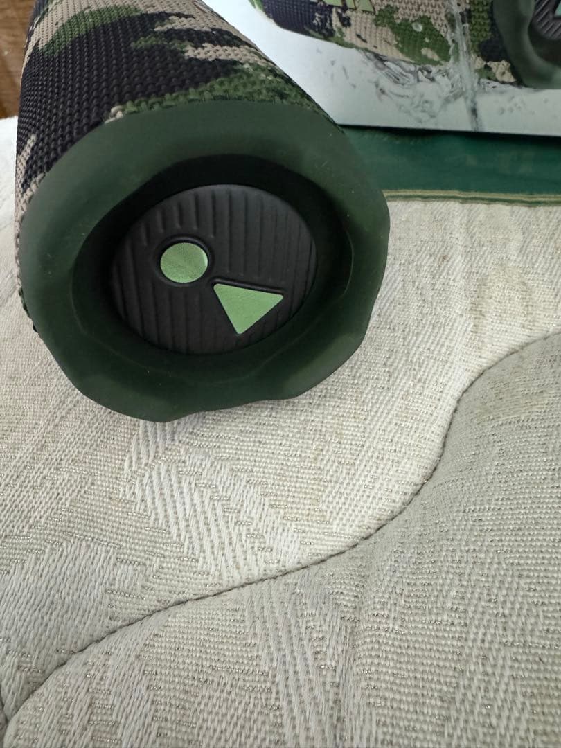 JBL FLIP7 迷彩 Bluetoothスピーカー