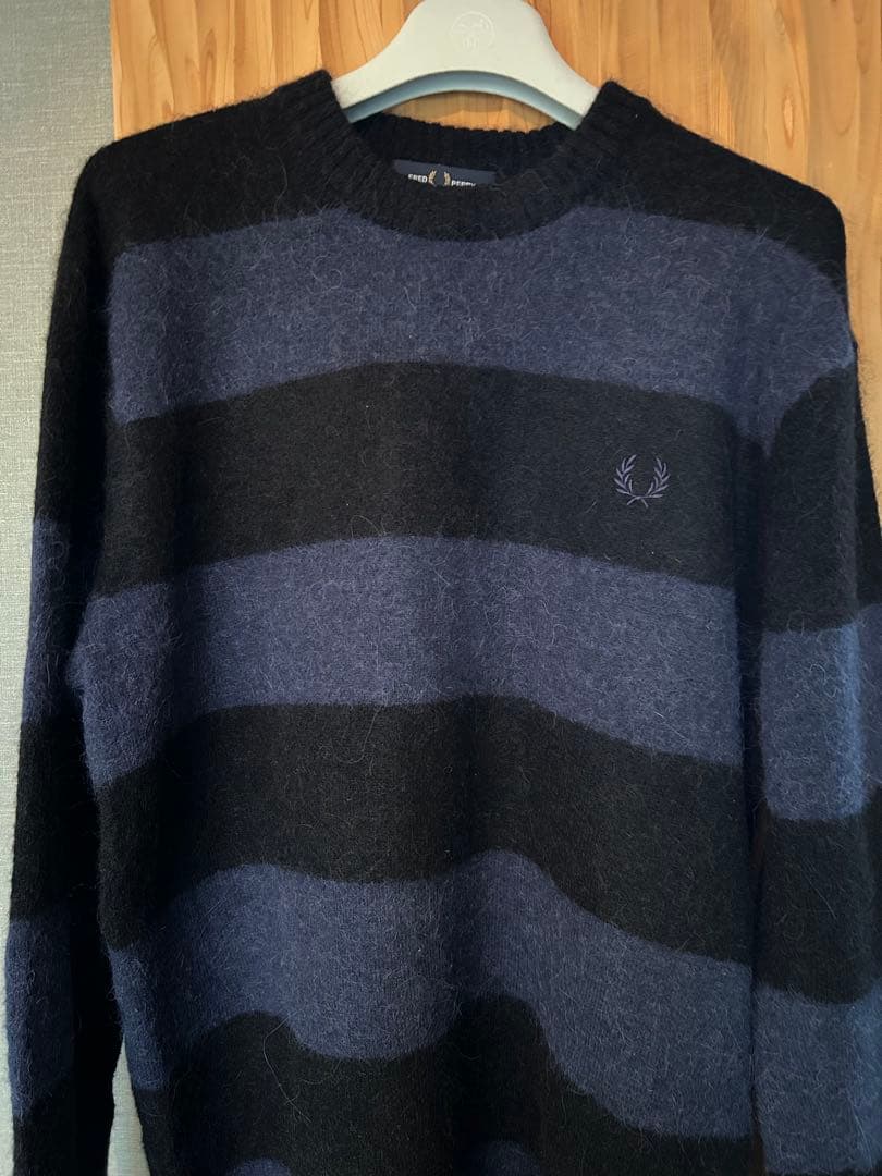 美品 FRED PERRY ボーダーニット ネイビー ブラック ロゴセーター