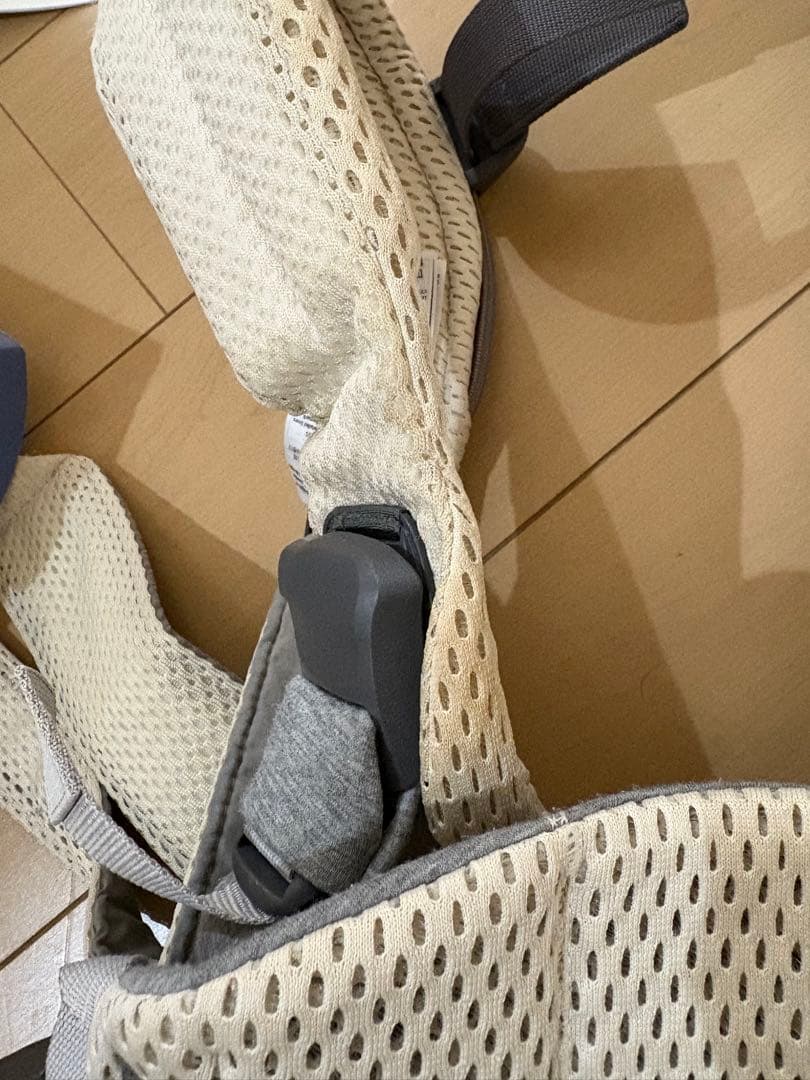 ベビービョルン 抱っこ紐 ハーモニー クリーム