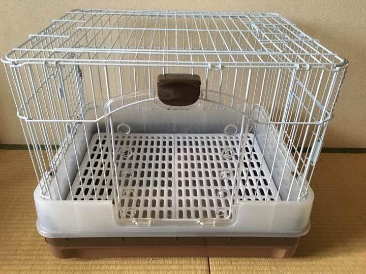 うさぎのケージ、給水ボトル、トイレ
