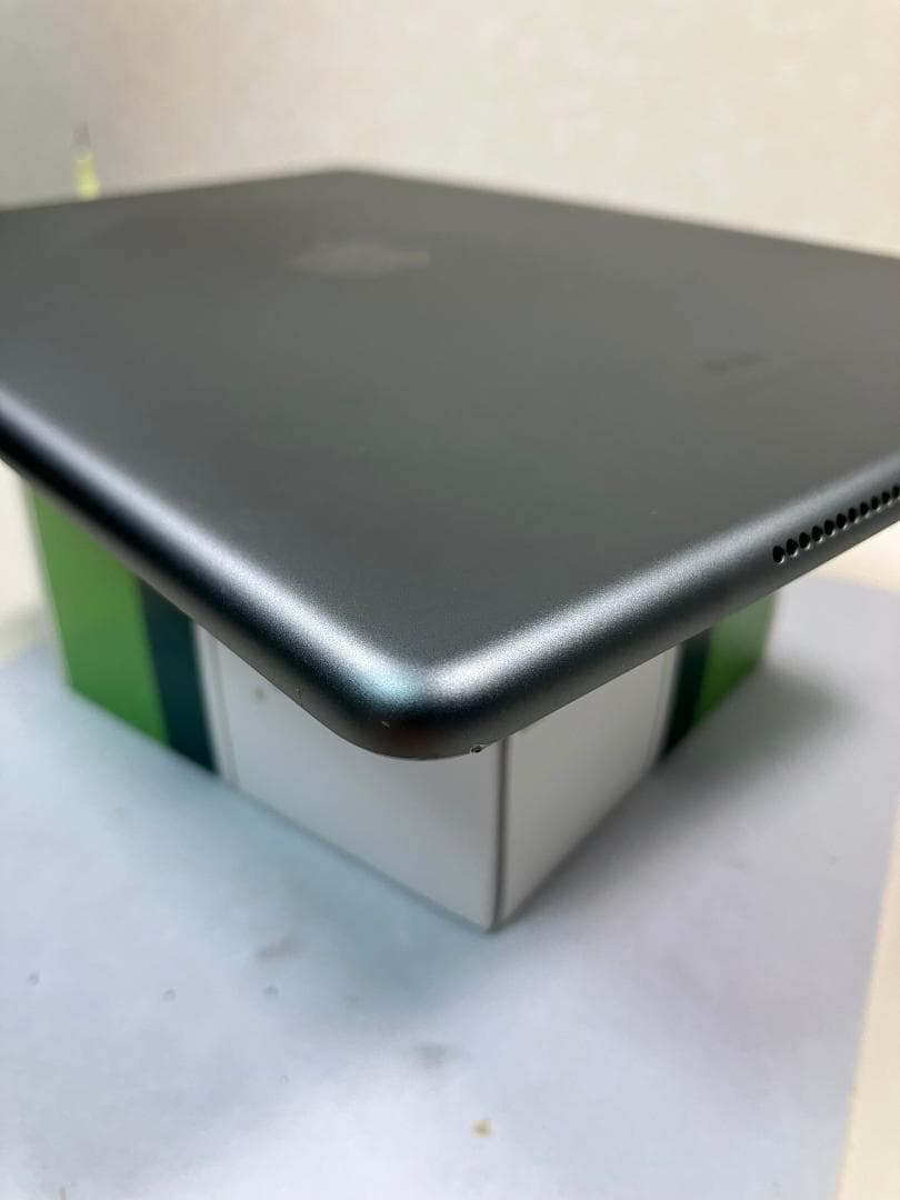 iPad 7世代　128GB グレー　WI-FI カバーガラス付