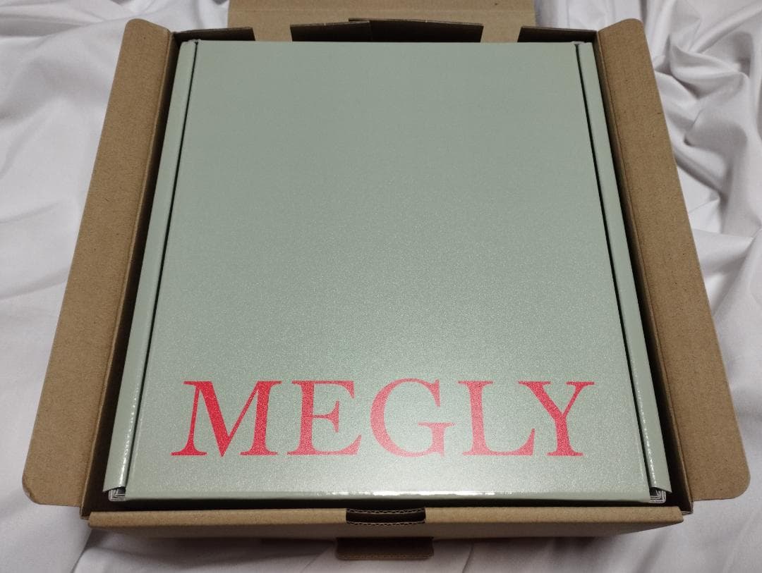 MEGLY　スターターキット 　本体＋専用化粧水＋炭酸ガスカートリッジ