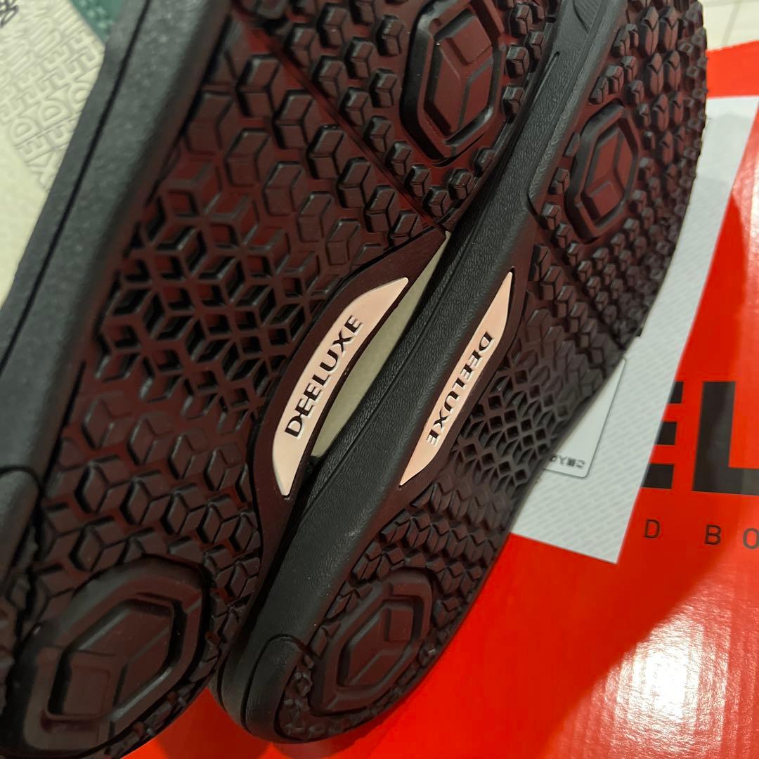 （新品未使用品） DEELUXEスノーボードブーツ