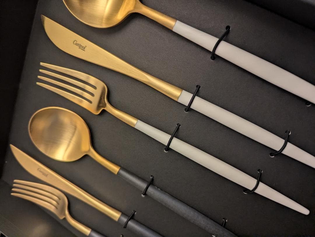 クチポール　カトラリーセット　ゴールド　アイボリー　ブラック