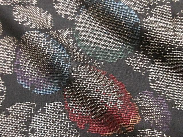 本場泥大島紬：美品：雪の輪模様：５色着物：袷正絹：しつけ糸：P42