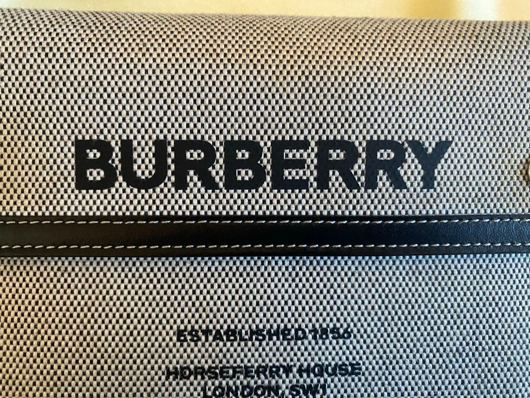 BURBERRY バーバリー　ショルダーバッグ　ボディバック　ユニセックス