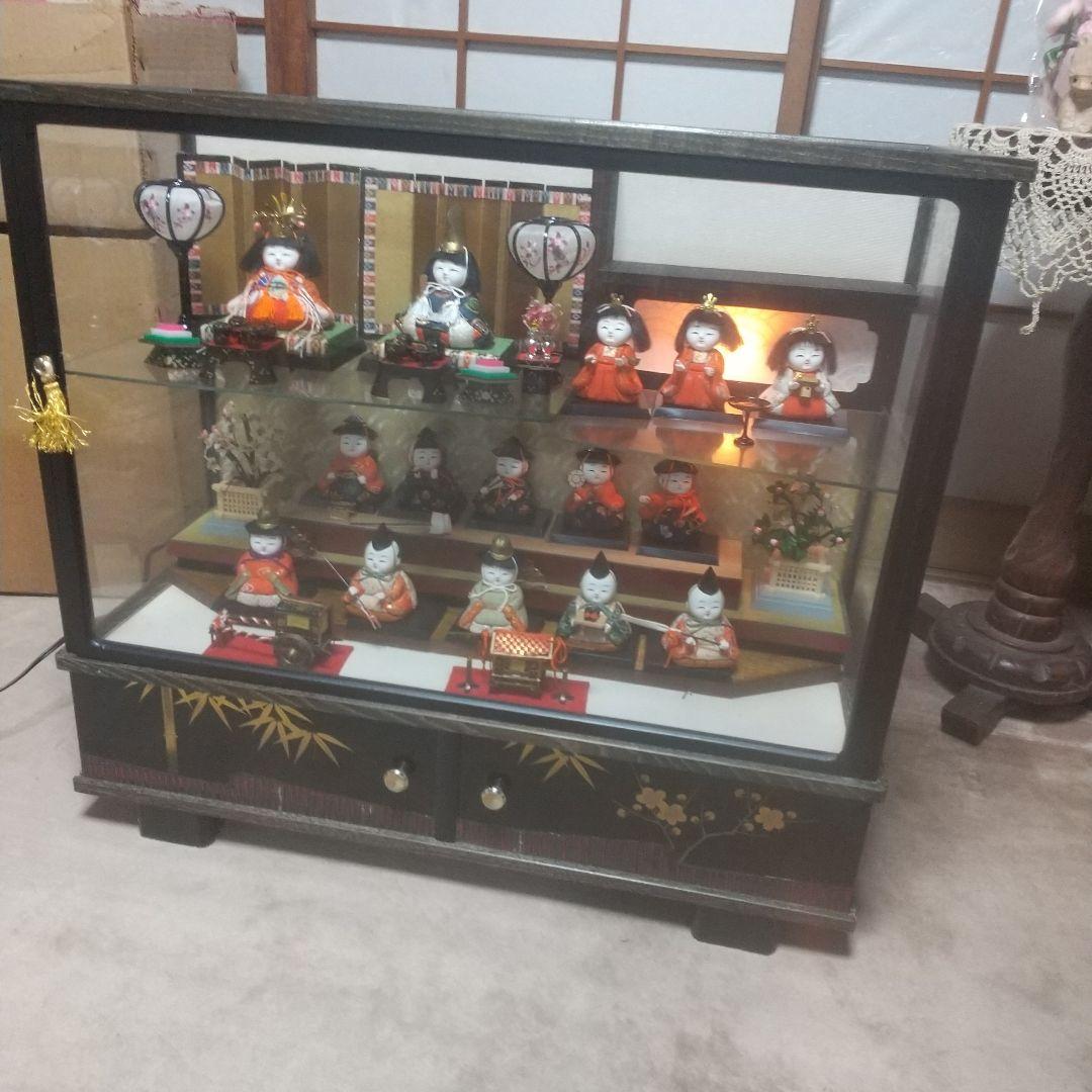 雛人形、ひな祭り用雛飾り 15人揃い ガラスケース、灯り、音楽付き中古品