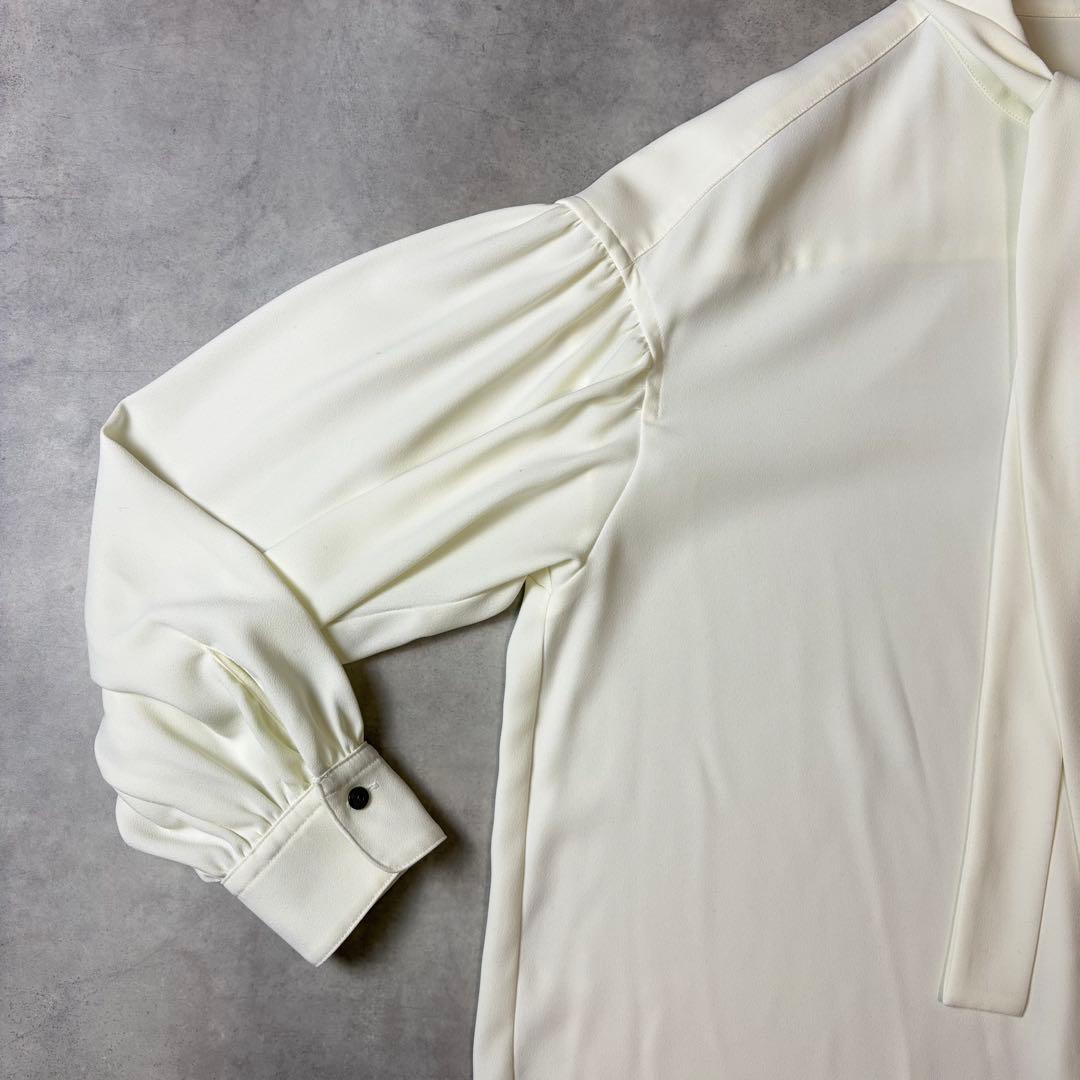 美品 allureville ジョーゼット ボウタイブラウス オフホワイト