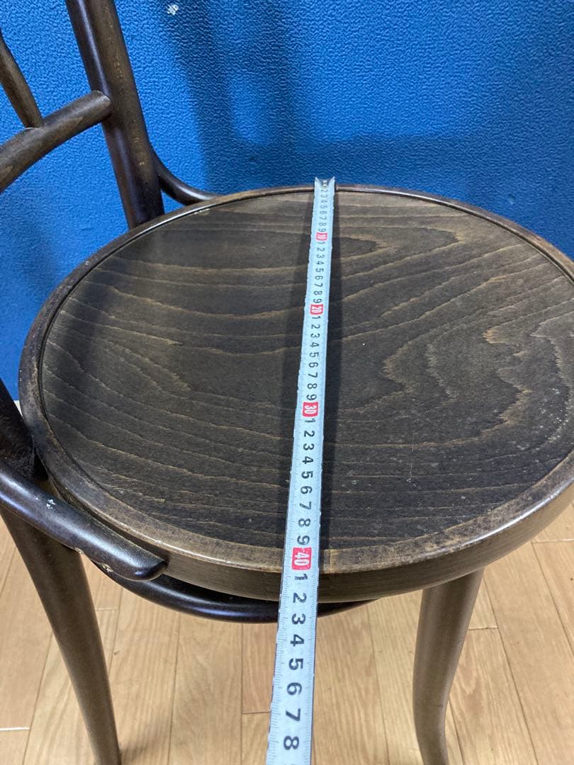 D 東ヨーロッパ　チェコ　椅子　チェア　アンティーク調　ヨーロピアン　木製　茶系