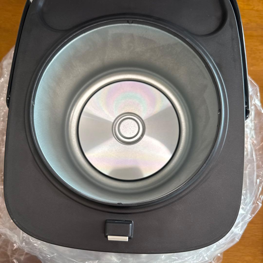 新品　RICE COOKER マイコン式炊飯ジャー　YJC−300(b)ブラック