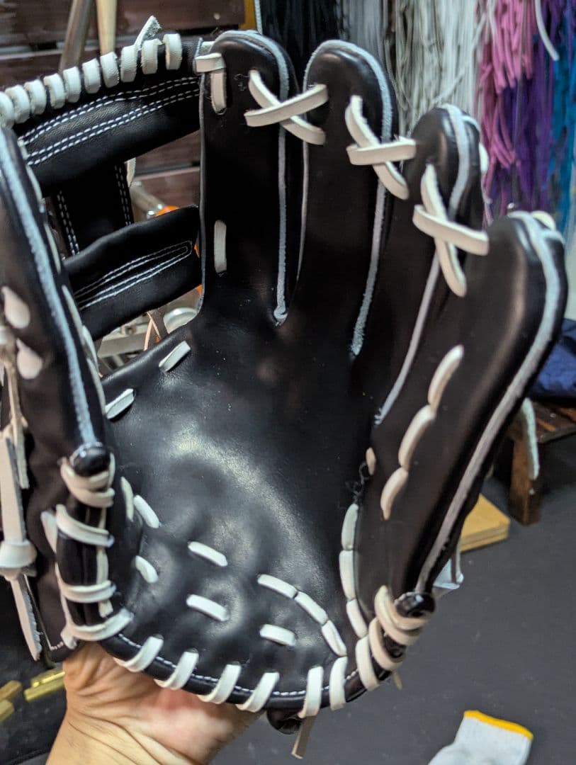 『 ヤックン』軟式野球グローブ 黒と白