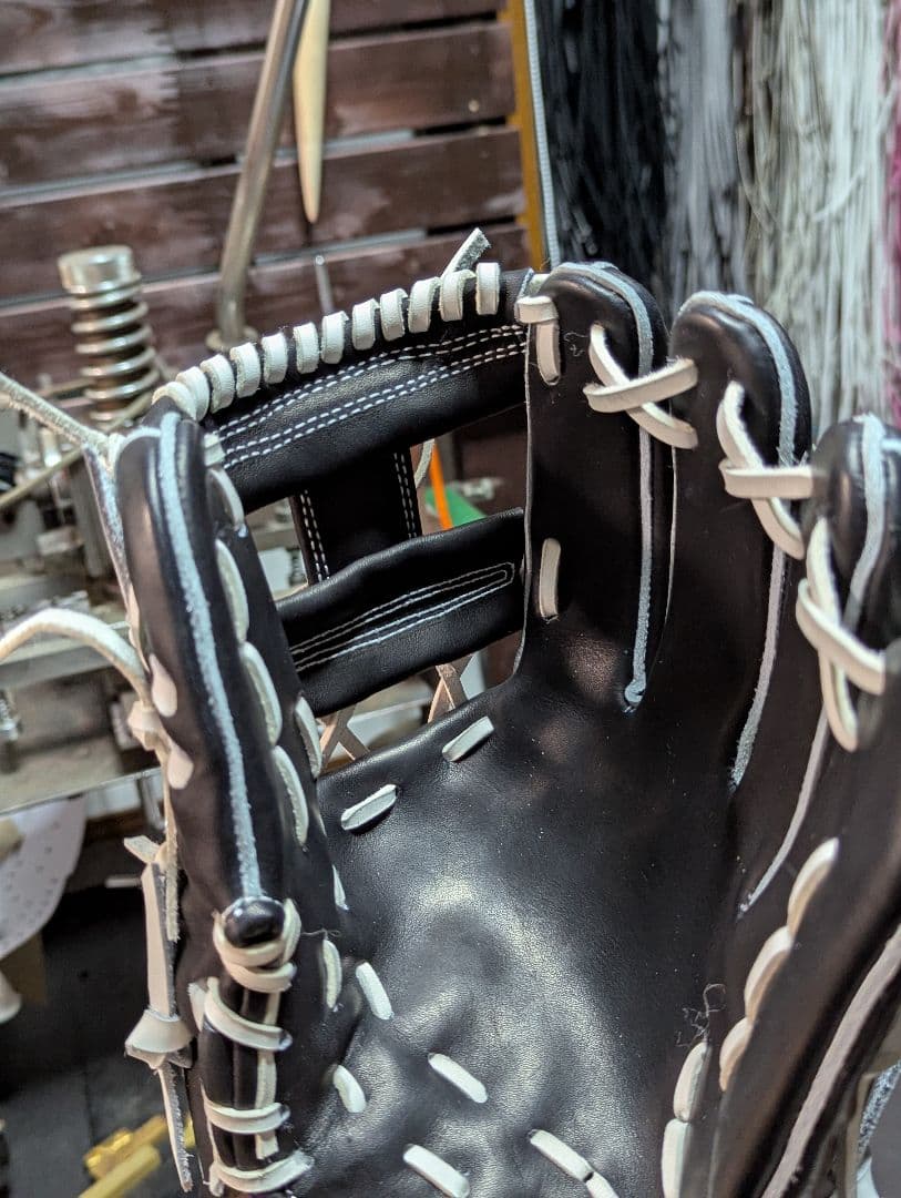 『 ヤックン』軟式野球グローブ 黒と白