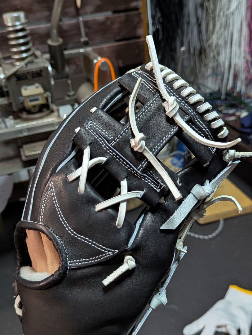 『 ヤックン』軟式野球グローブ 黒と白