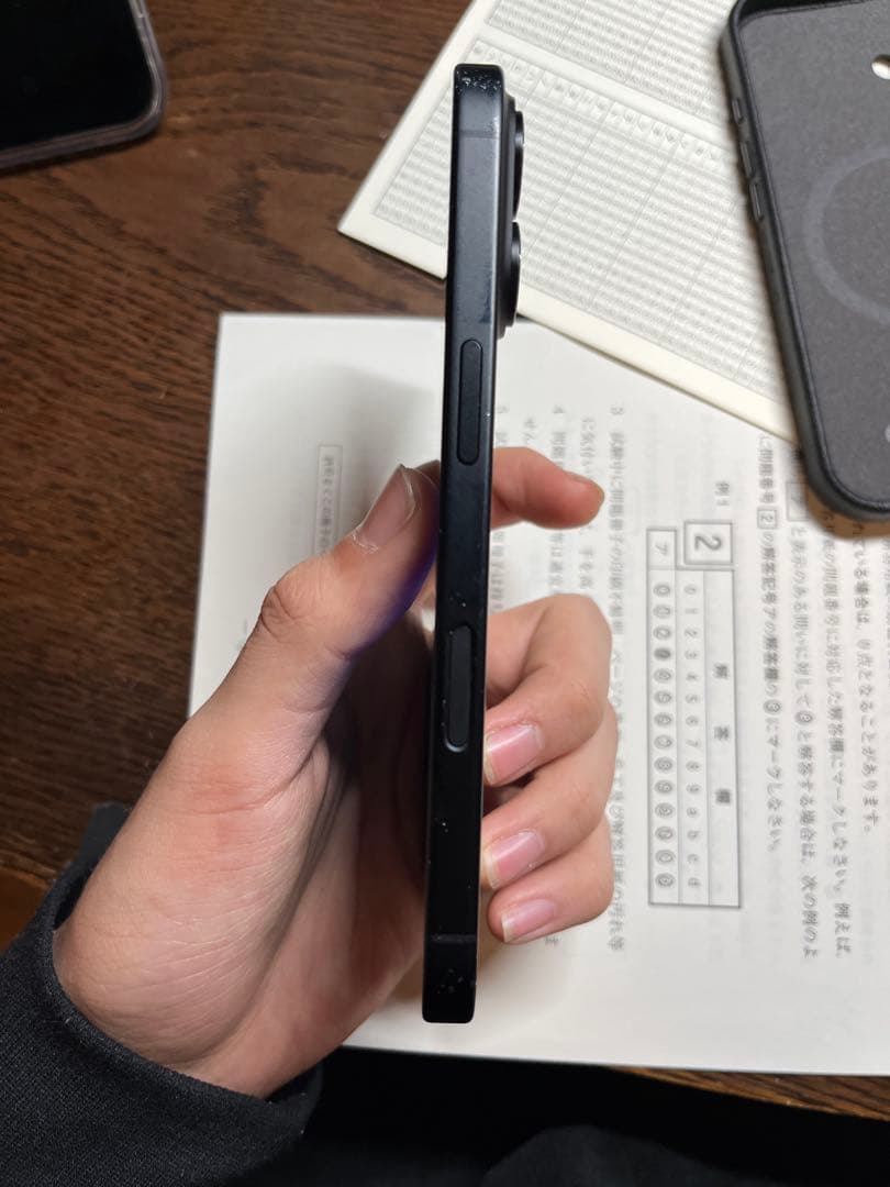 iPhone 16 128GB ブラック 高級レザーケース付き