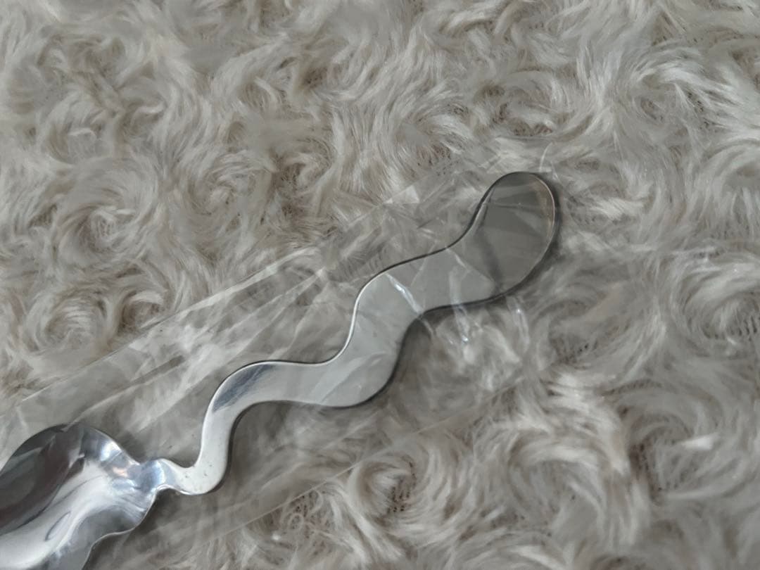 グラフィックデザイナー福田繁雄　カトラリー　福田繁雄デザインスプーン〈くねくね〉