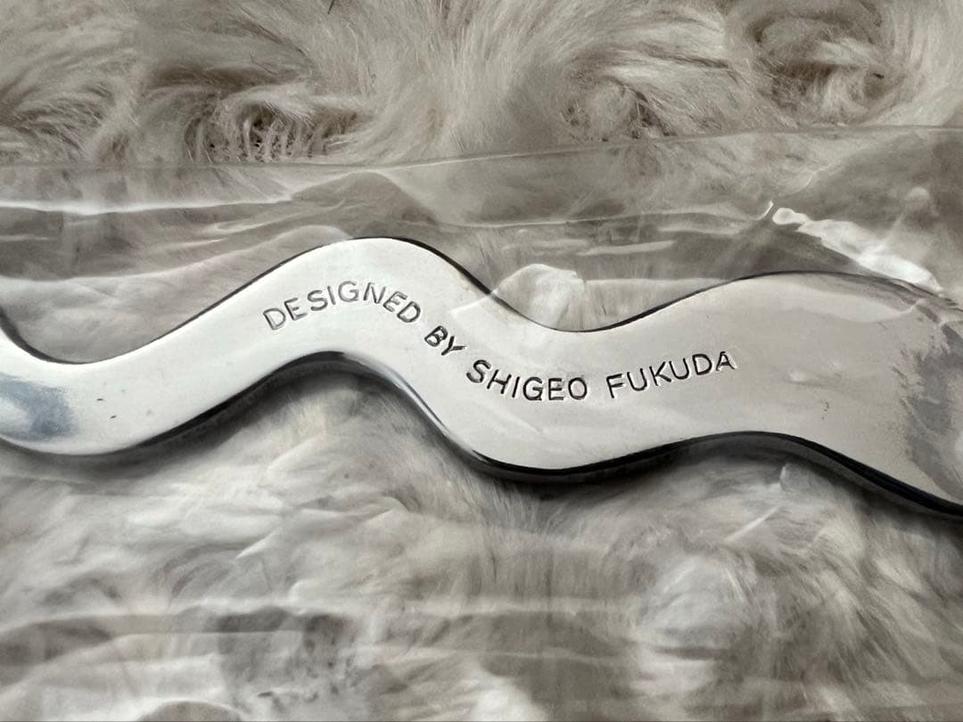 グラフィックデザイナー福田繁雄　カトラリー　福田繁雄デザインスプーン〈くねくね〉