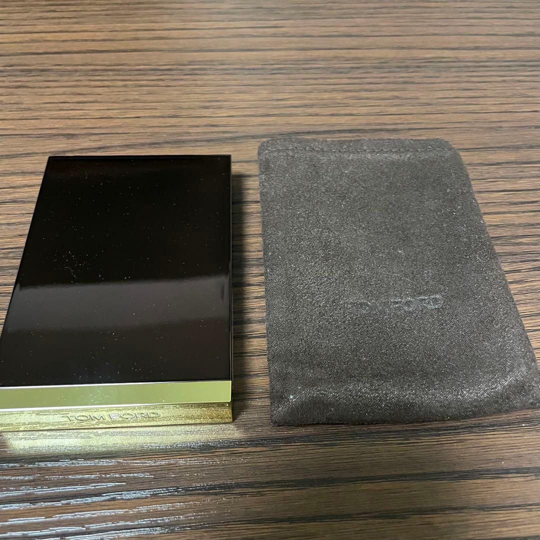 未使用　廃盤色・TOM FORD アイカラークォード 04A サスピション