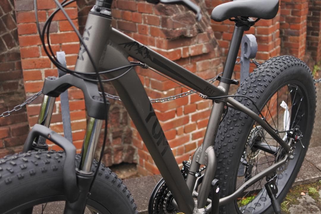 未使用26×4.0インチファットバイク！フロントサスペンション、２１ギヤ