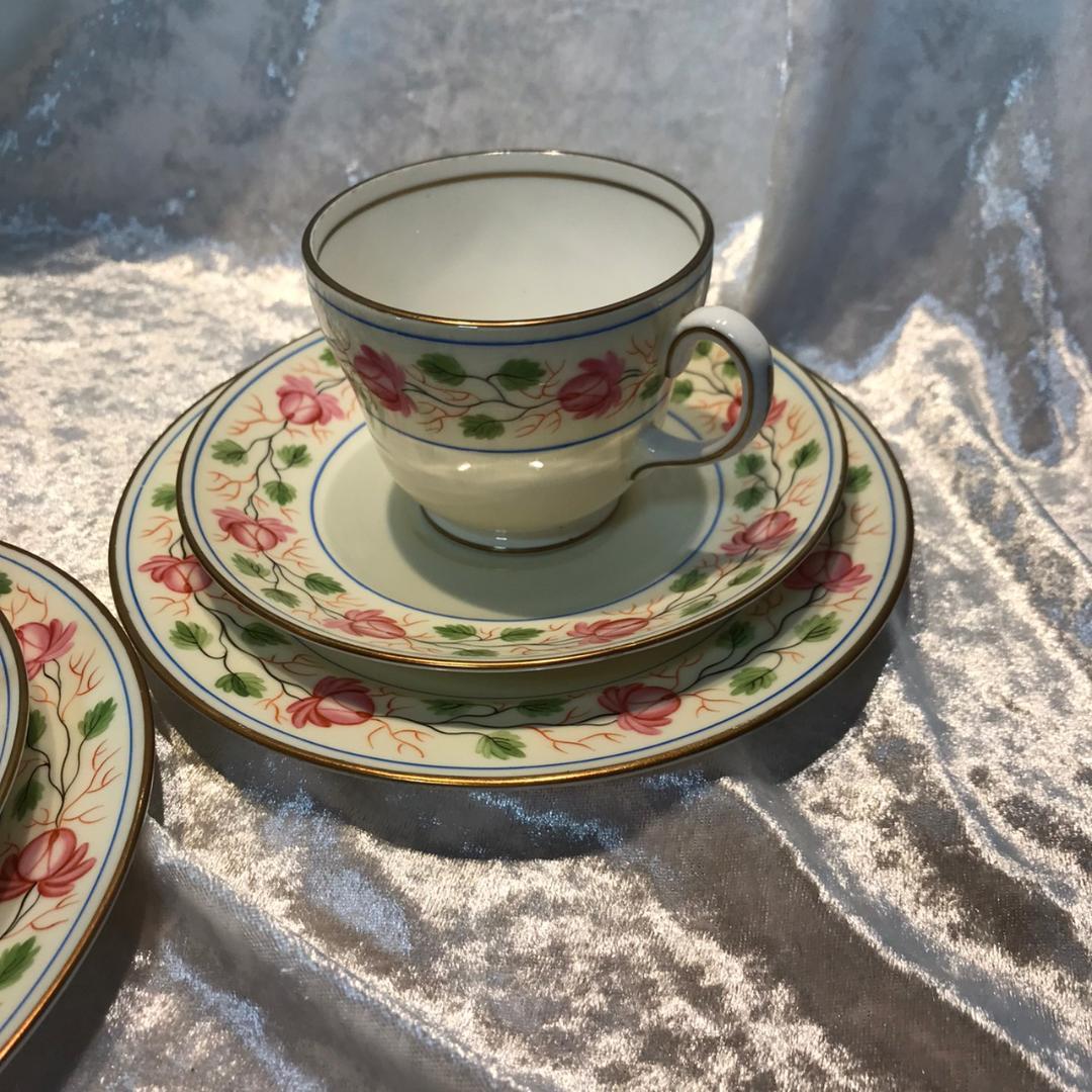 ウエッジウッドのトリオ　銘有　金彩　花柄　2組セット