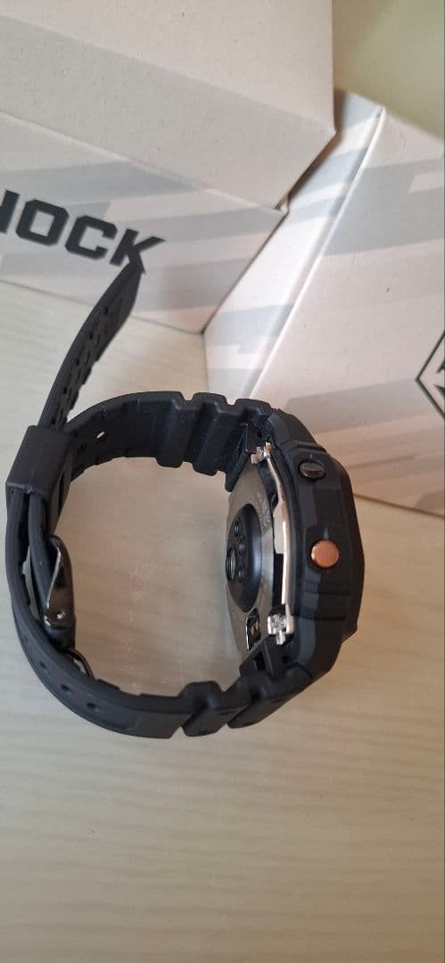 ピンクの猫CASIO G-SHOCK DW-H5600-1JR