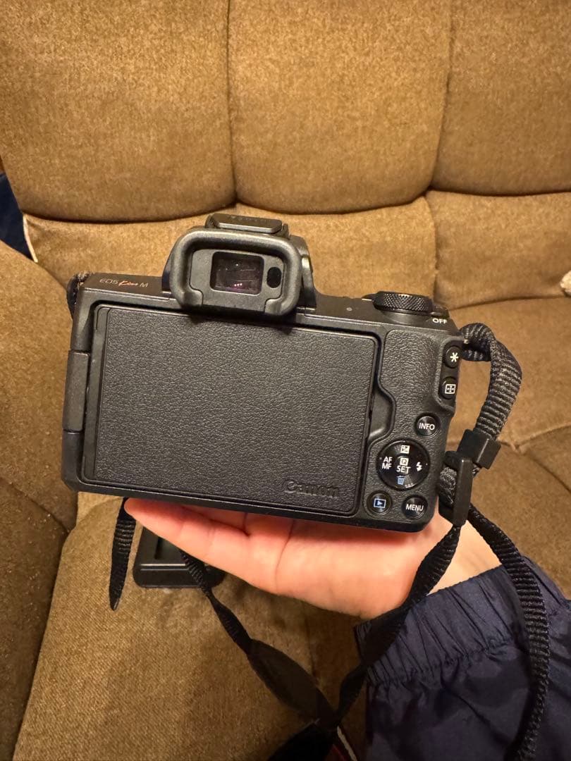 Canon EOS kiss M レンズ2つ、充電器付き