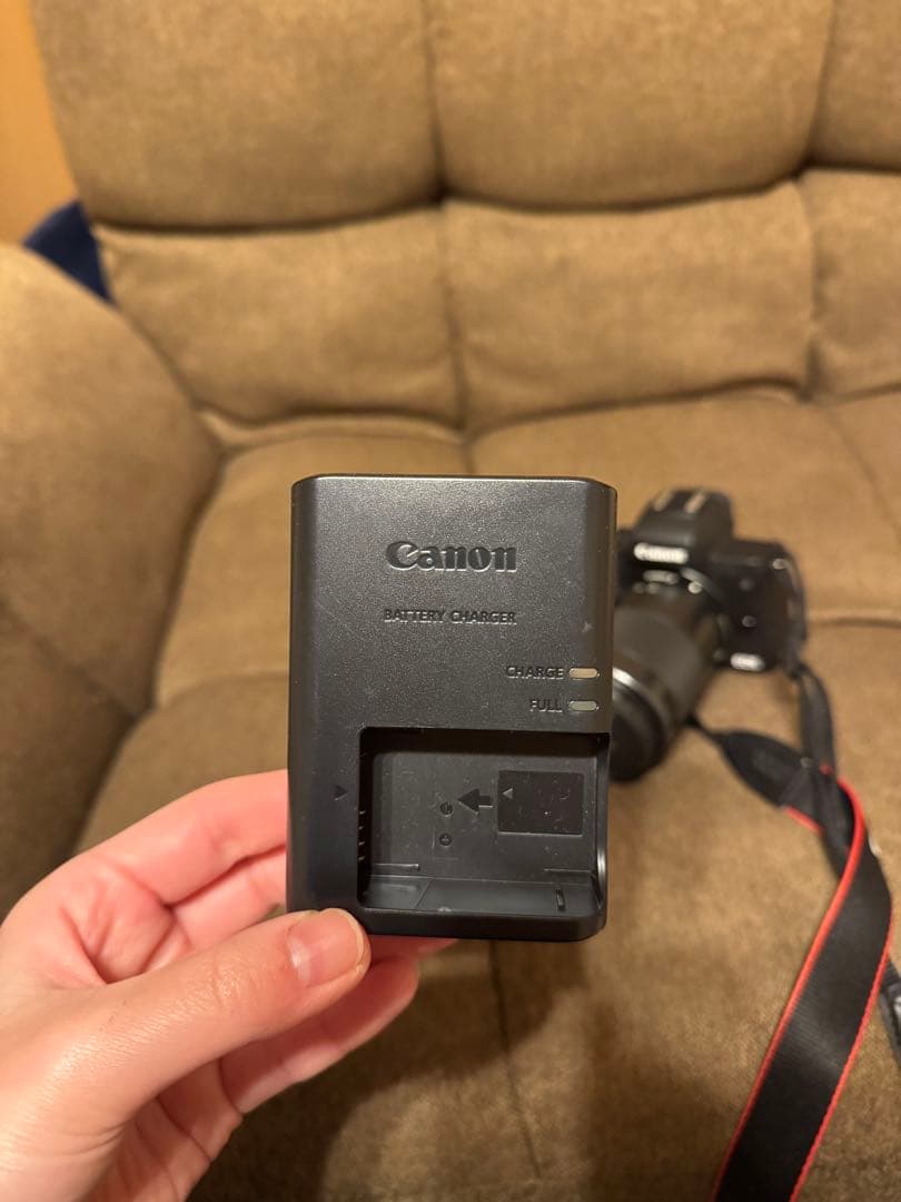 Canon EOS kiss M レンズ2つ、充電器付き