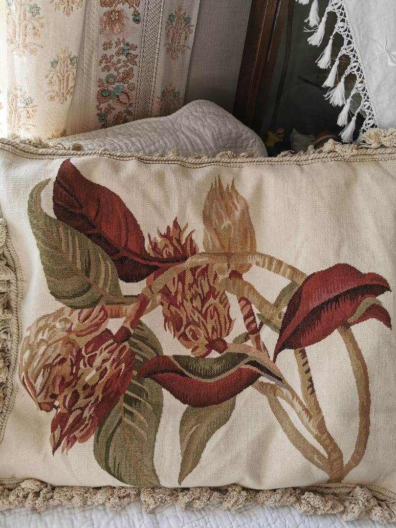 アンティークフランス プロテアの花 オービュッソン織タッセル付クッションカバー