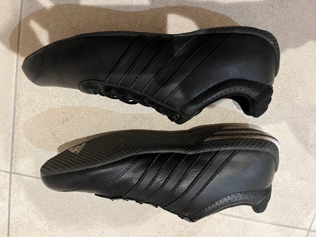 adidas ドライビングシューズ