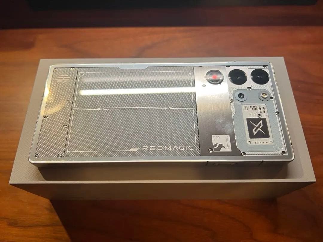 REDMAGIC 10 Pro 16+512GB Moonlight 本体