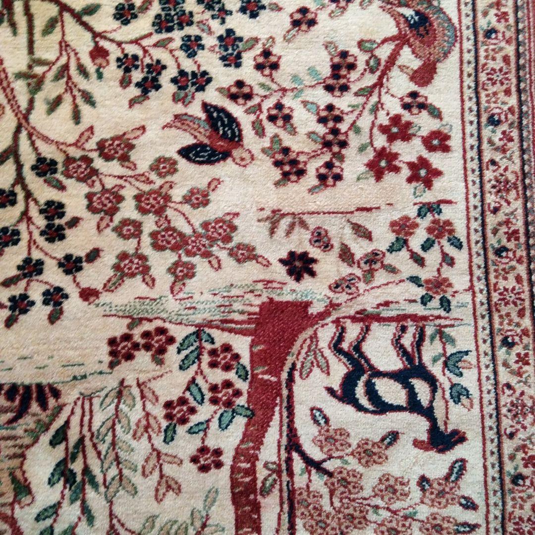 花と動物の模様のラグ3畳