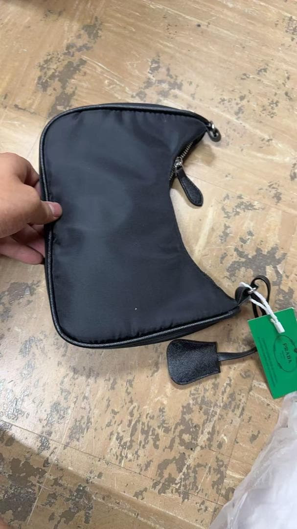 PRADA ブラック ショルダーバッグ