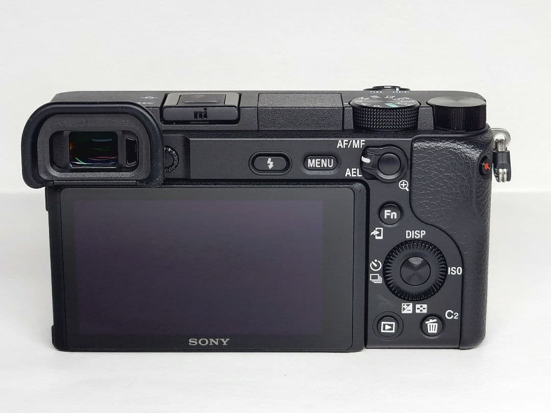 SONY α6400 ミラーレス一眼　18-135mm 高倍率ズームキット