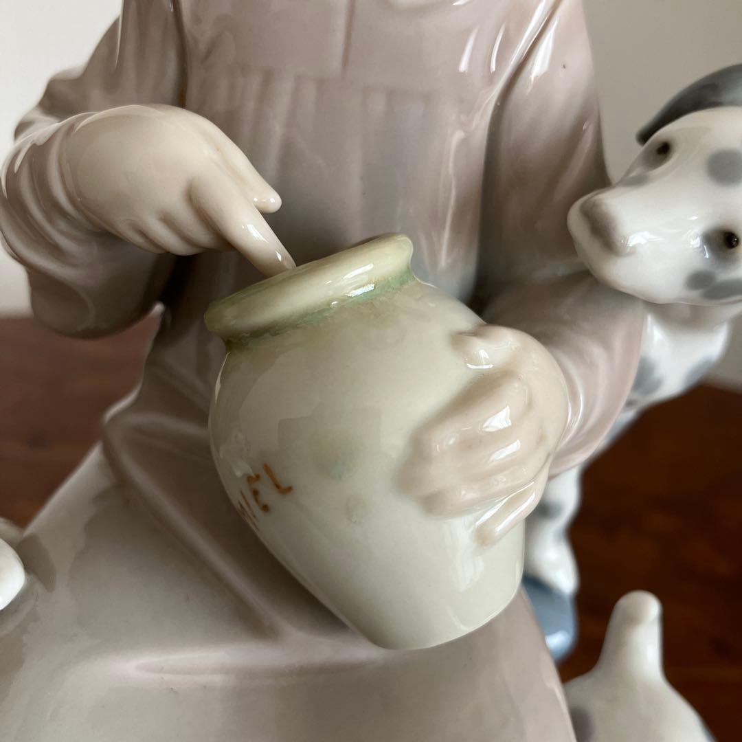 リヤドロ ハニーリッカーズ 子犬付き座っている女の子 絶版