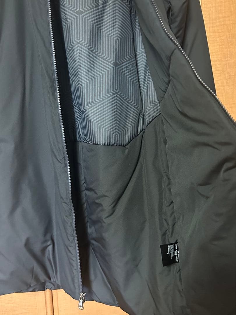 【美品】Under Armour ベンチコート レディースM サイズ ブラック