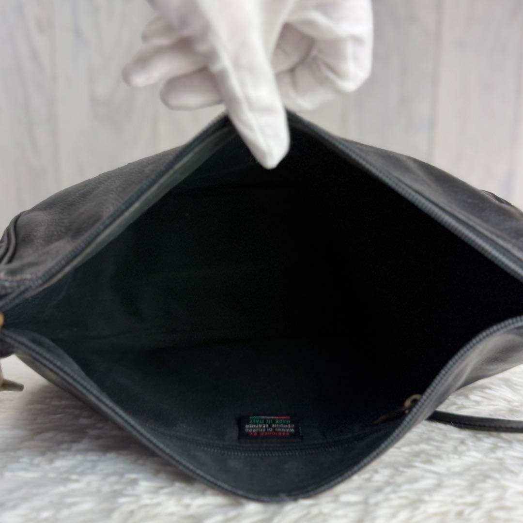 美品♡三日月♡イルビゾンテ レザー エンボスロゴ ショルダーバッグ ブラック