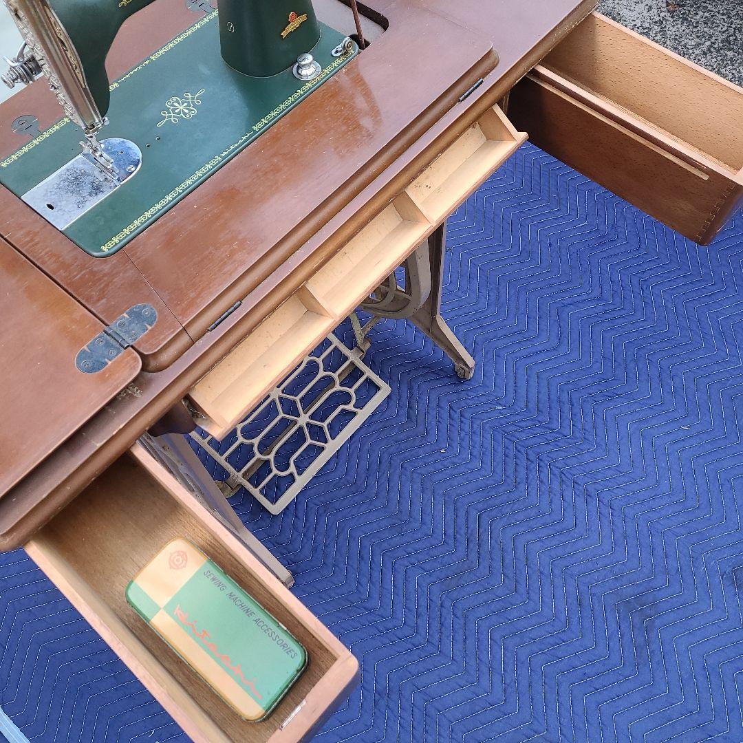 The Hitachi【日立】Sewing Machine HC220