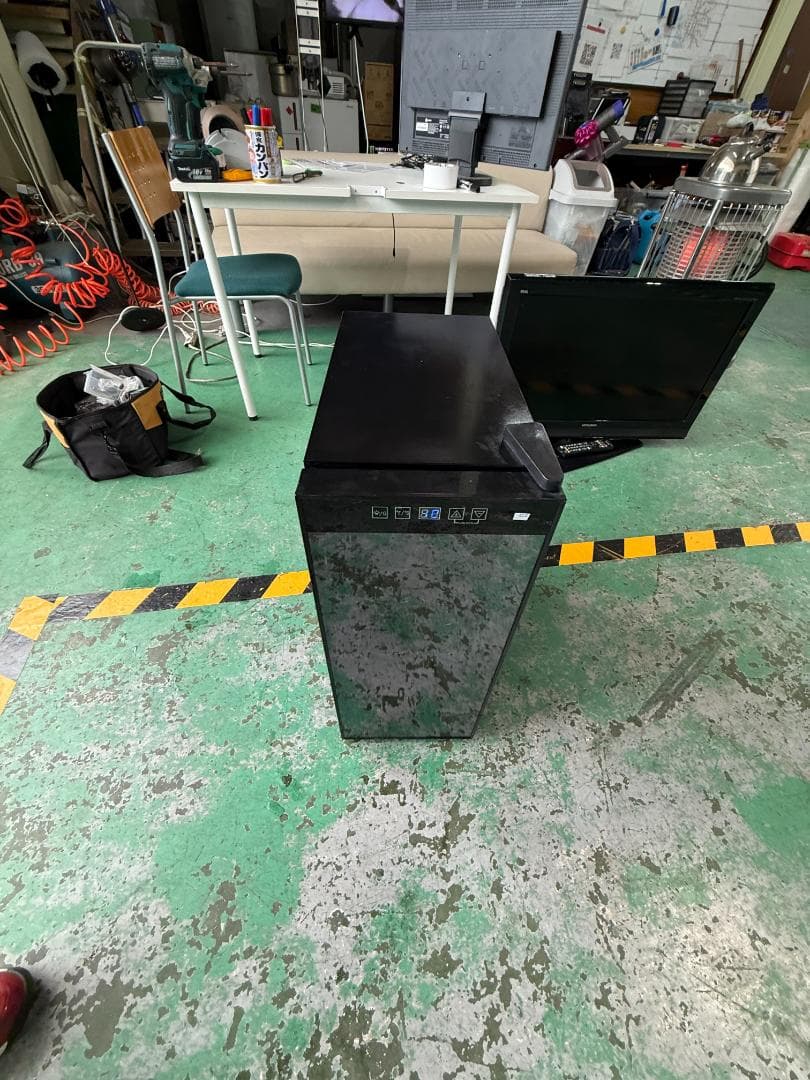 コンパクト ワインセラー 黒 ガラスドア 232