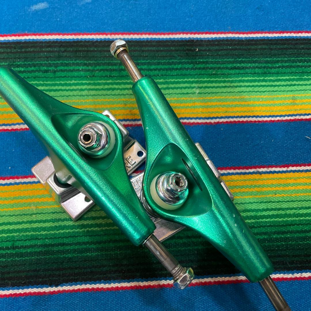 ベンチャー　vホロー　グリーンスケートボードトラック5.6