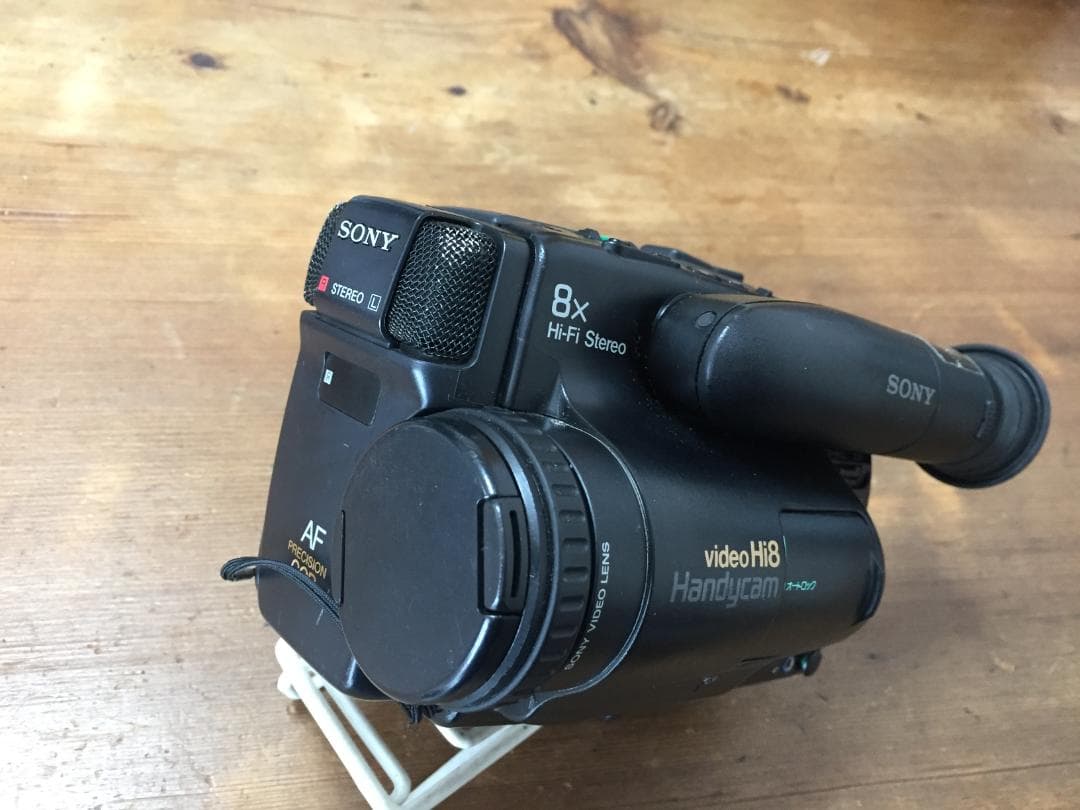 美品 再生ダビングOK　SONY　CCD-TR705　付属品あり　Hi8