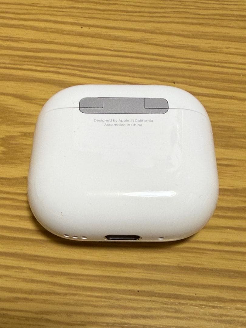 【美品】Airpods4（ANC搭載モデル）　ケース付き　10/13日購入