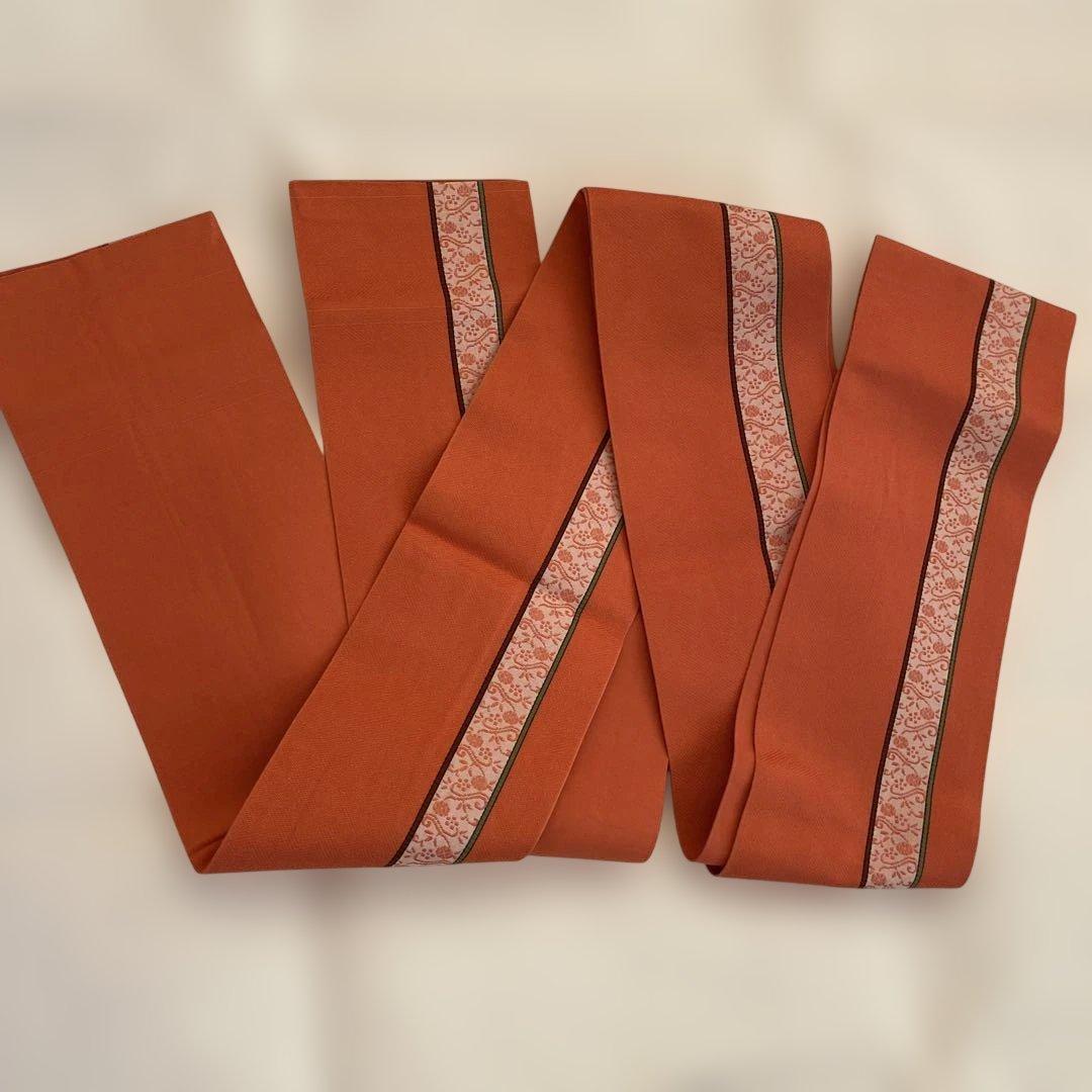 卒業式　着物と袴セット　赤の蝶柄小紋　紫色の袴　半幅帯　伊達襟