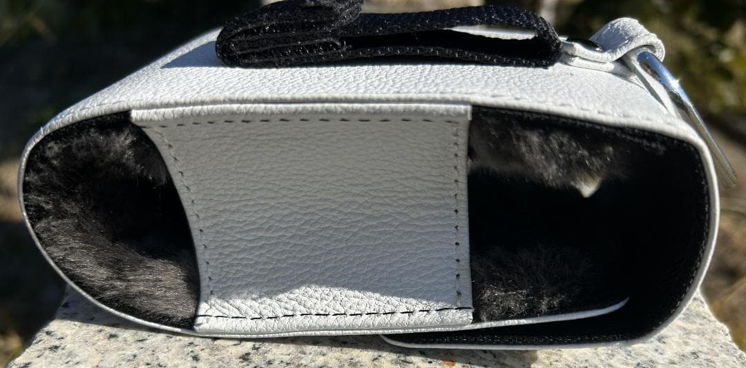 HOMMON(ホンモン)　距離計ケース 撥水カーフレザー ホワイト