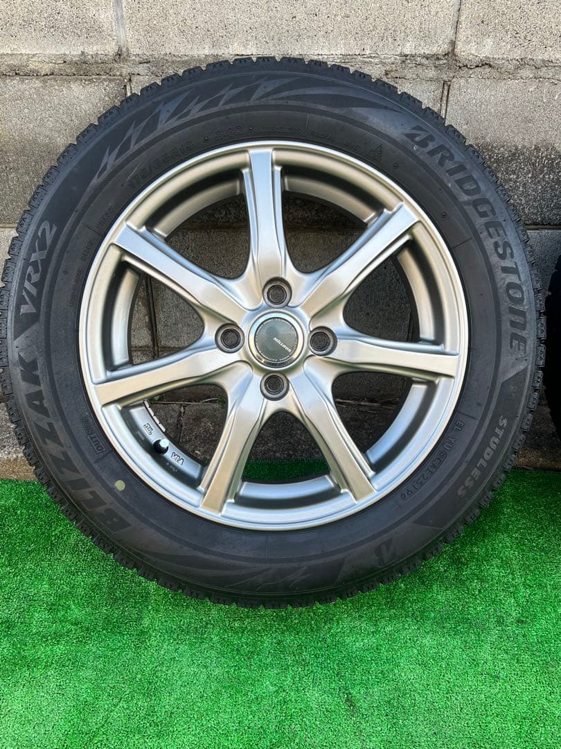 15インチホイールと175/65R15スタッドレスタイヤ