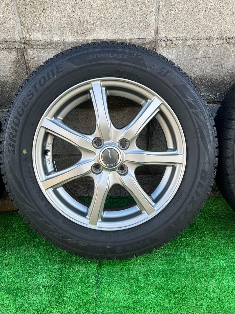 15インチホイールと175/65R15スタッドレスタイヤ