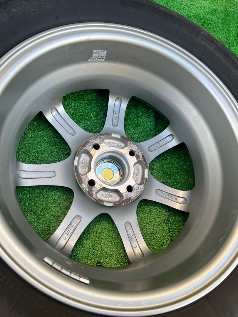 15インチホイールと175/65R15スタッドレスタイヤ