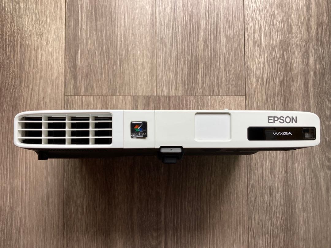 薄型軽量！EPSON EB-1776W 使用頻度の少ない最良品